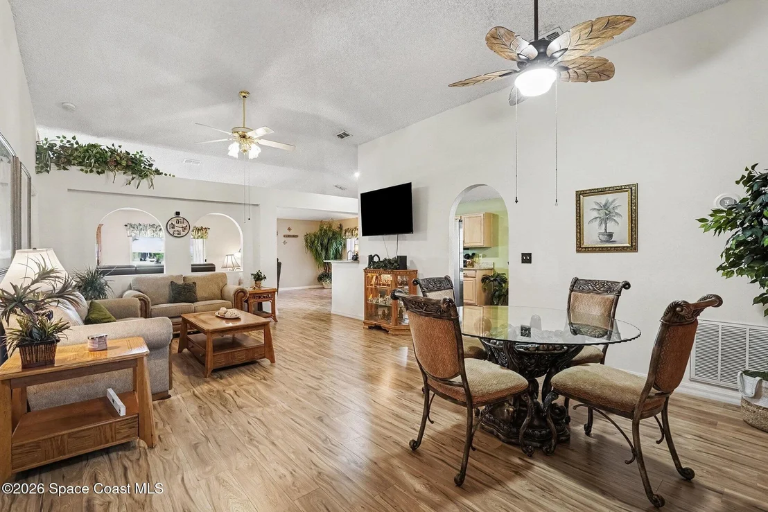 Photo of 1216 White Oak Circle