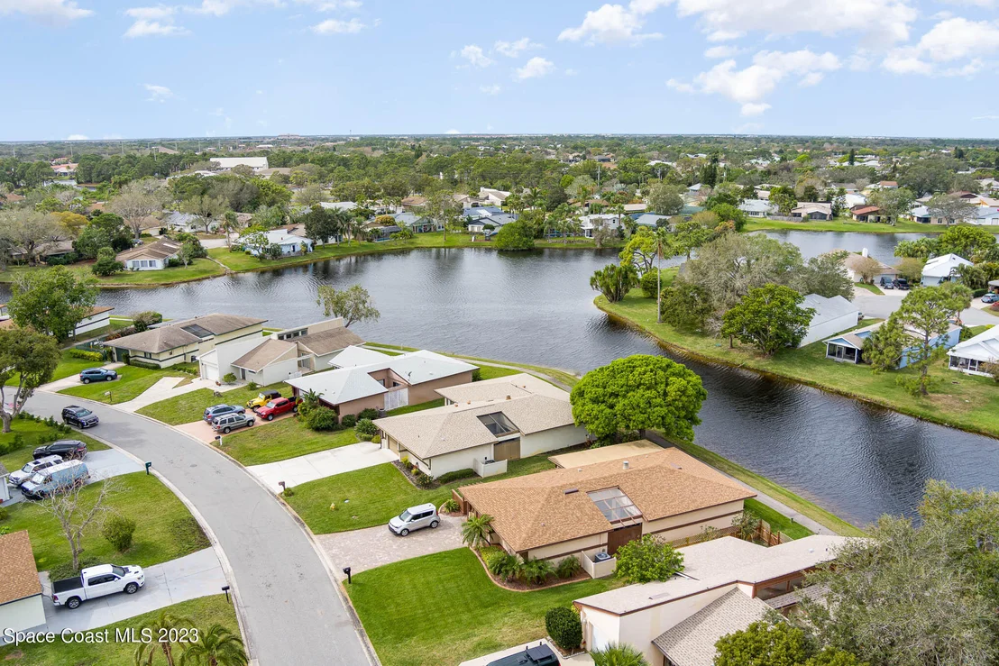 Photo of 320 Bayhead Drive