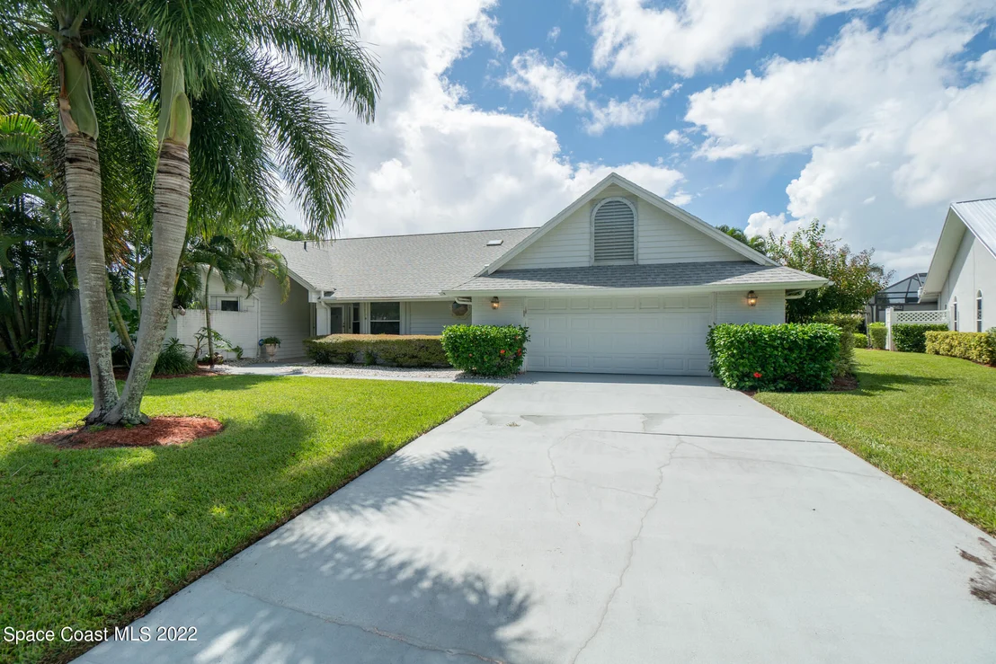 Photo of 686 Rossmoor Circle