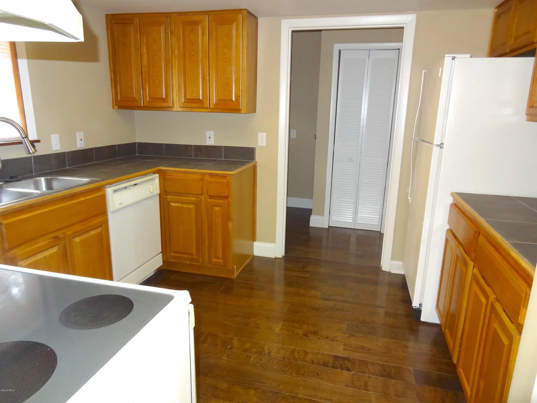 Photo of 1097 Riverdale Drive