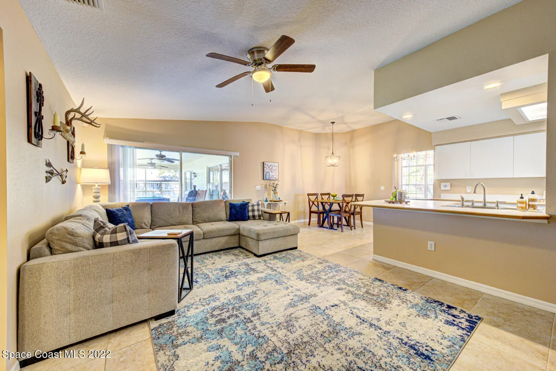Photo of 985 Pelican Lane