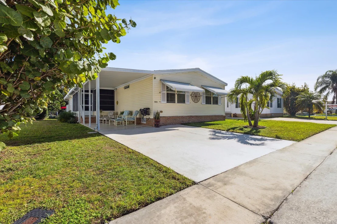 Photo of 1843 Seagrape Street NE