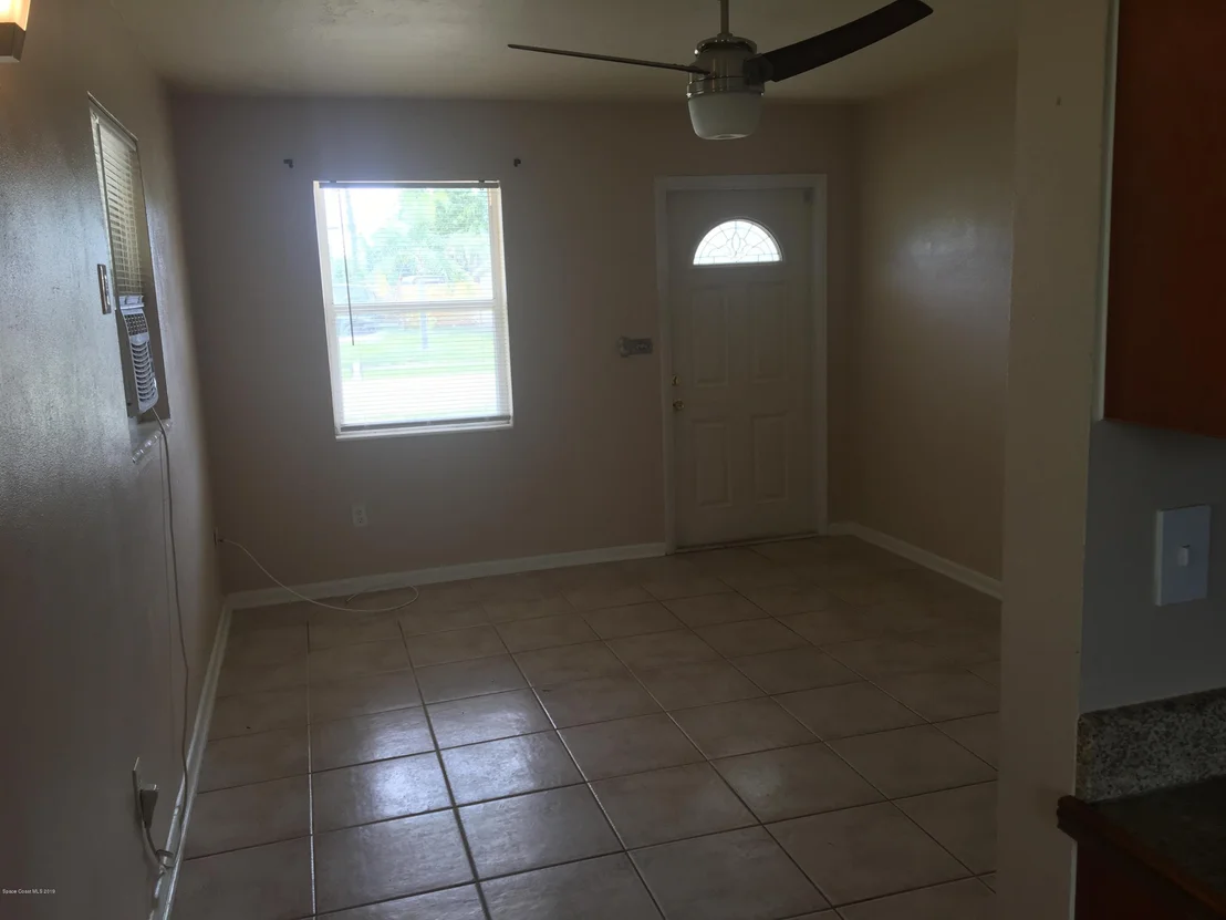 Photo of 1042 Cable Lane NE