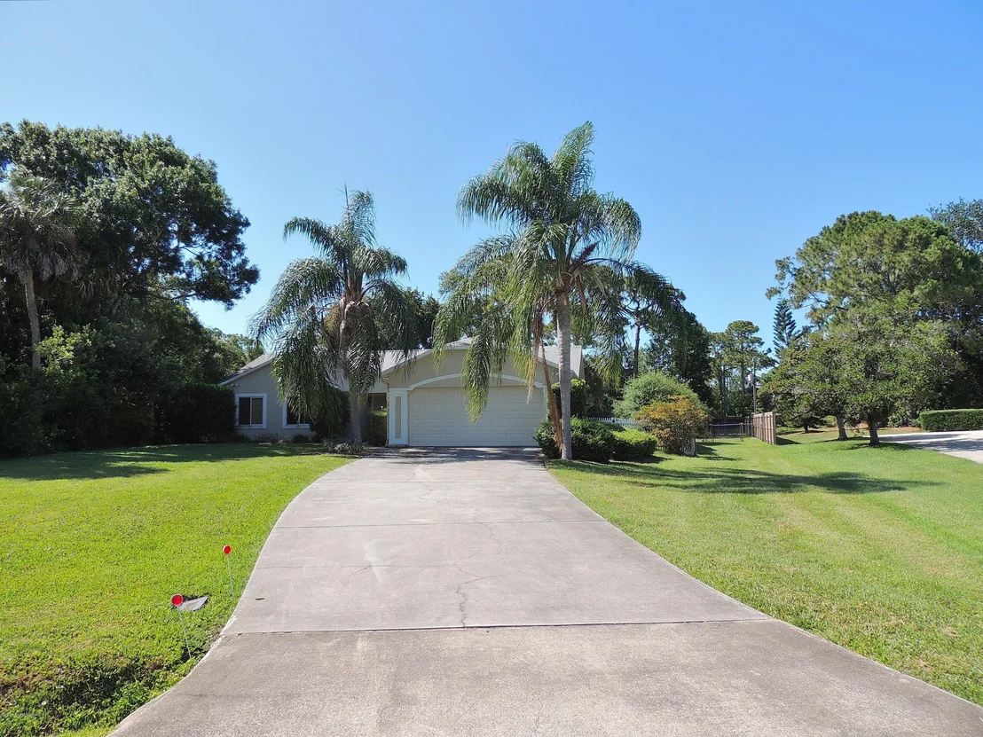 Photo of 1801 Laurel Oak Drive N