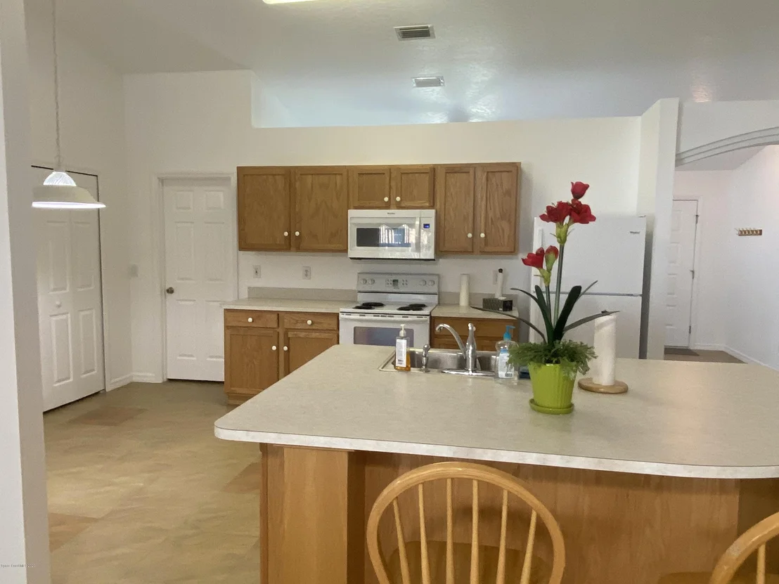 Photo of 6800 Cecil Road