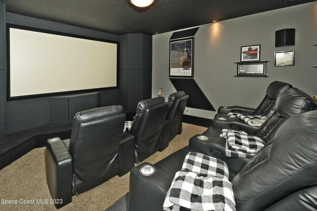 Photo of 2217 Royal Oaks Drive