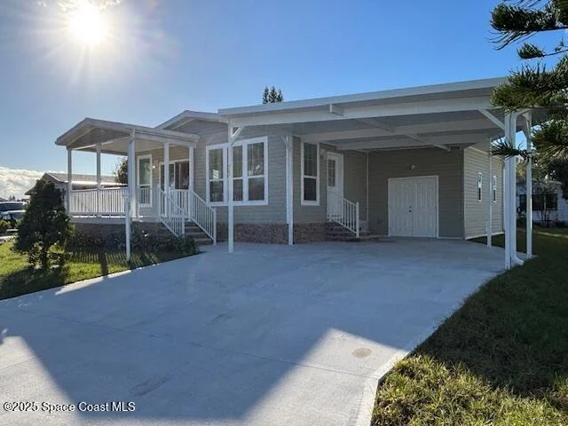Photo of 723 Hyacinth Circle