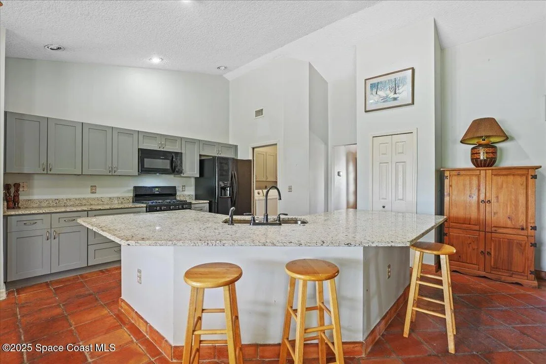 Photo of 2048 Thesy Drive