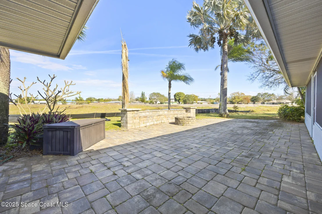 Photo of 897 Champion Drive NE