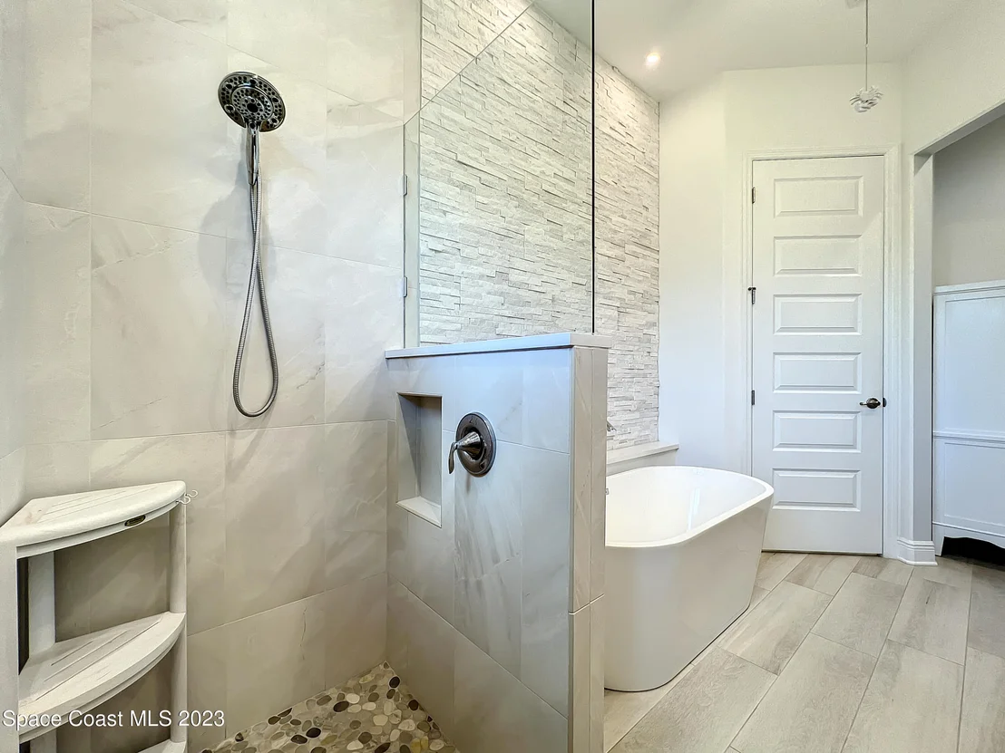 Photo of 6775 Angeles Road