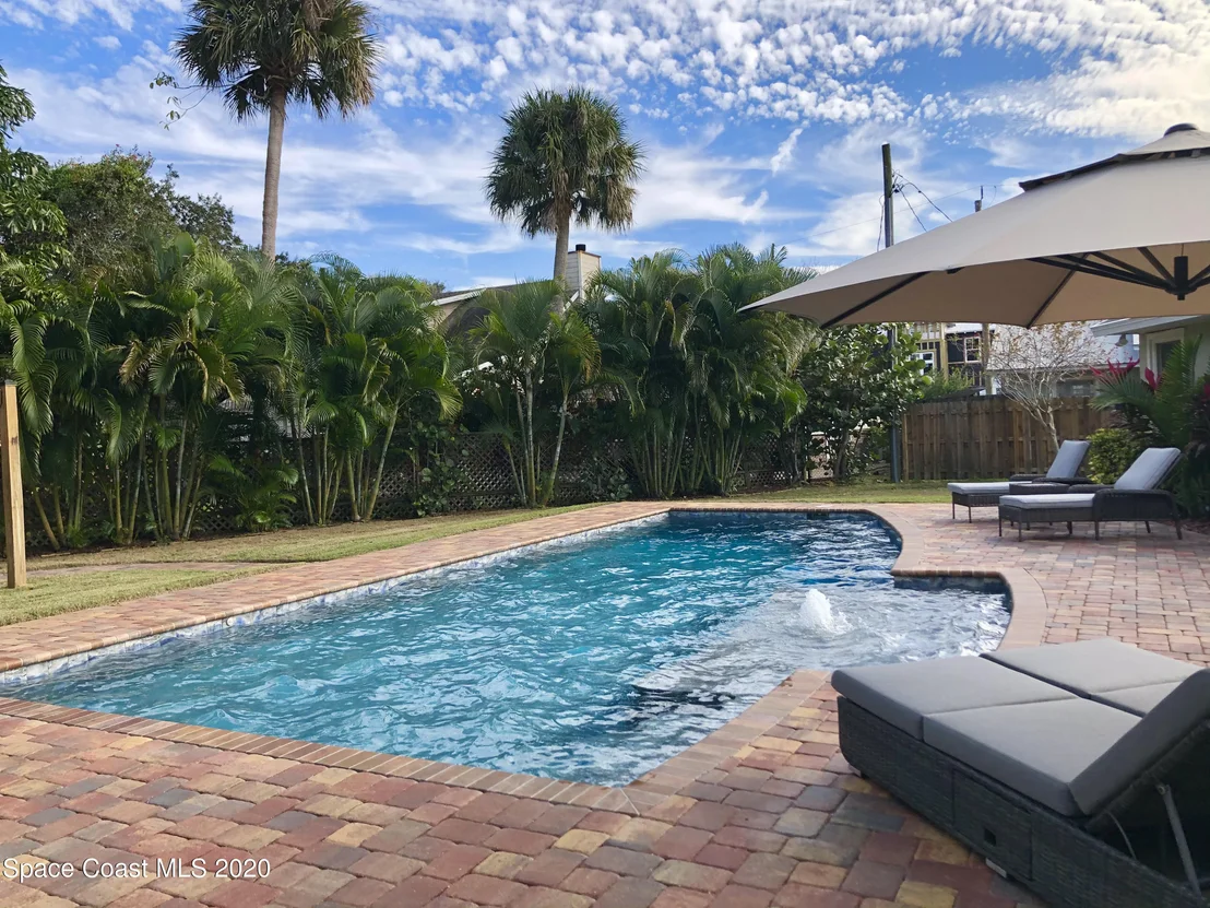 Photo of 807 Riverside Drive