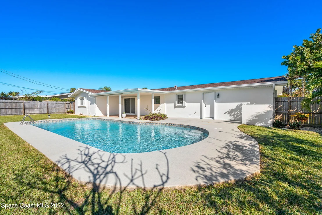 Photo of 644 N Robert Way