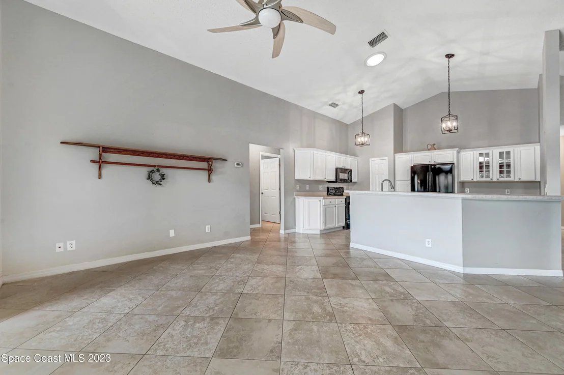 Photo of 895 Shaw Circle