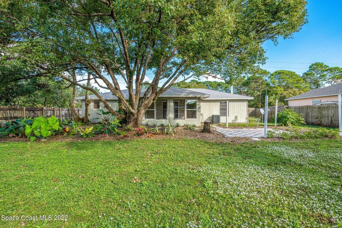 Photo of 1050 Eldron Boulevard SE