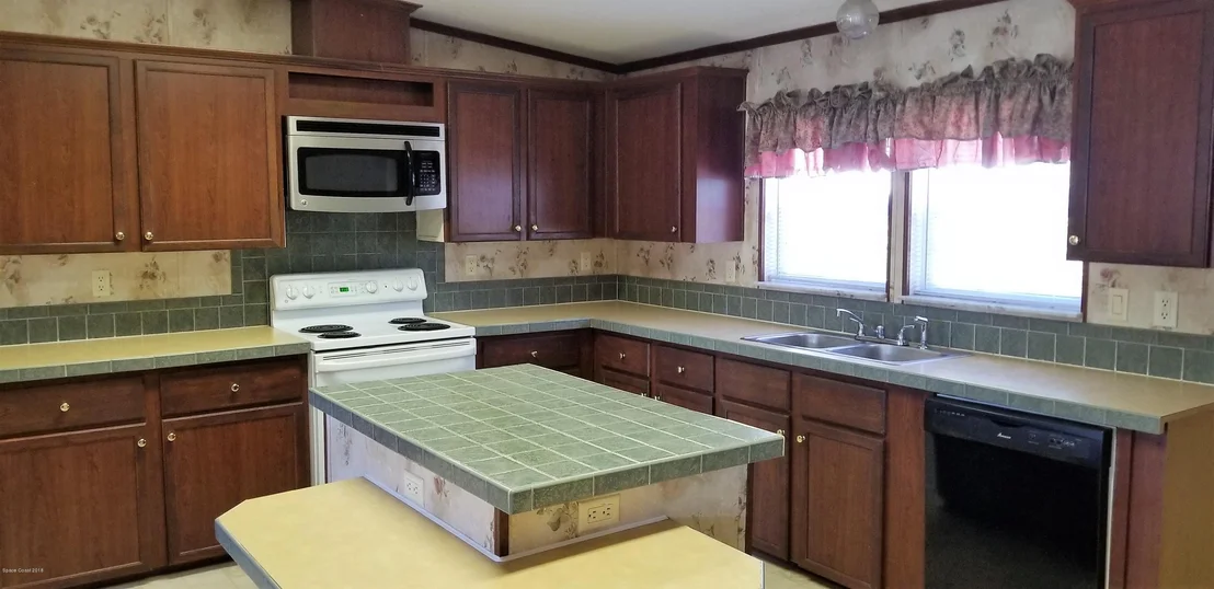Photo of 2146 Parrish Road