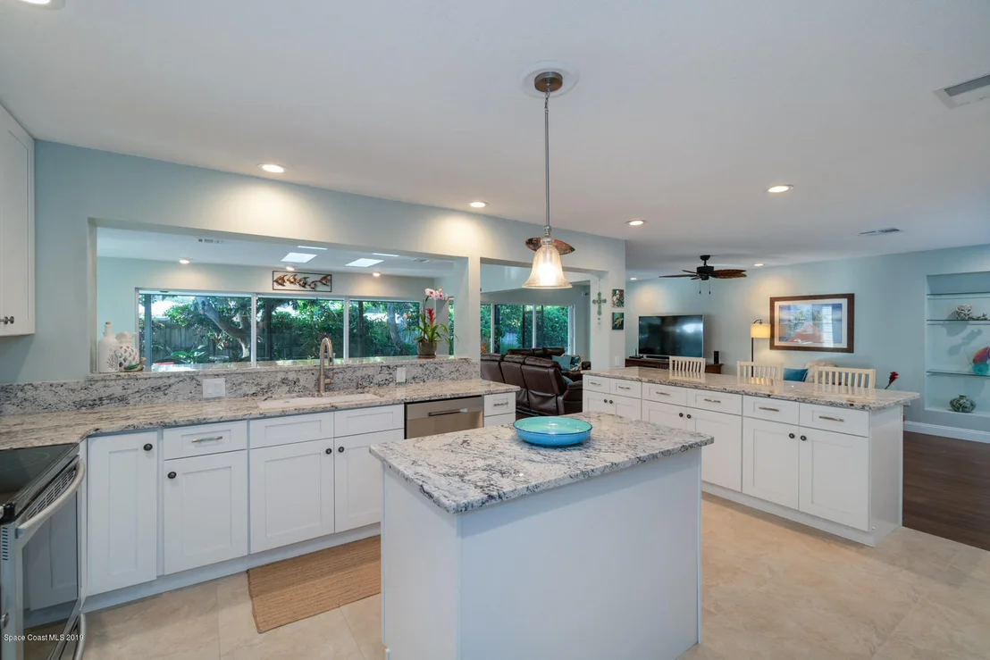 Photo of 484 Oak Ridge Drive