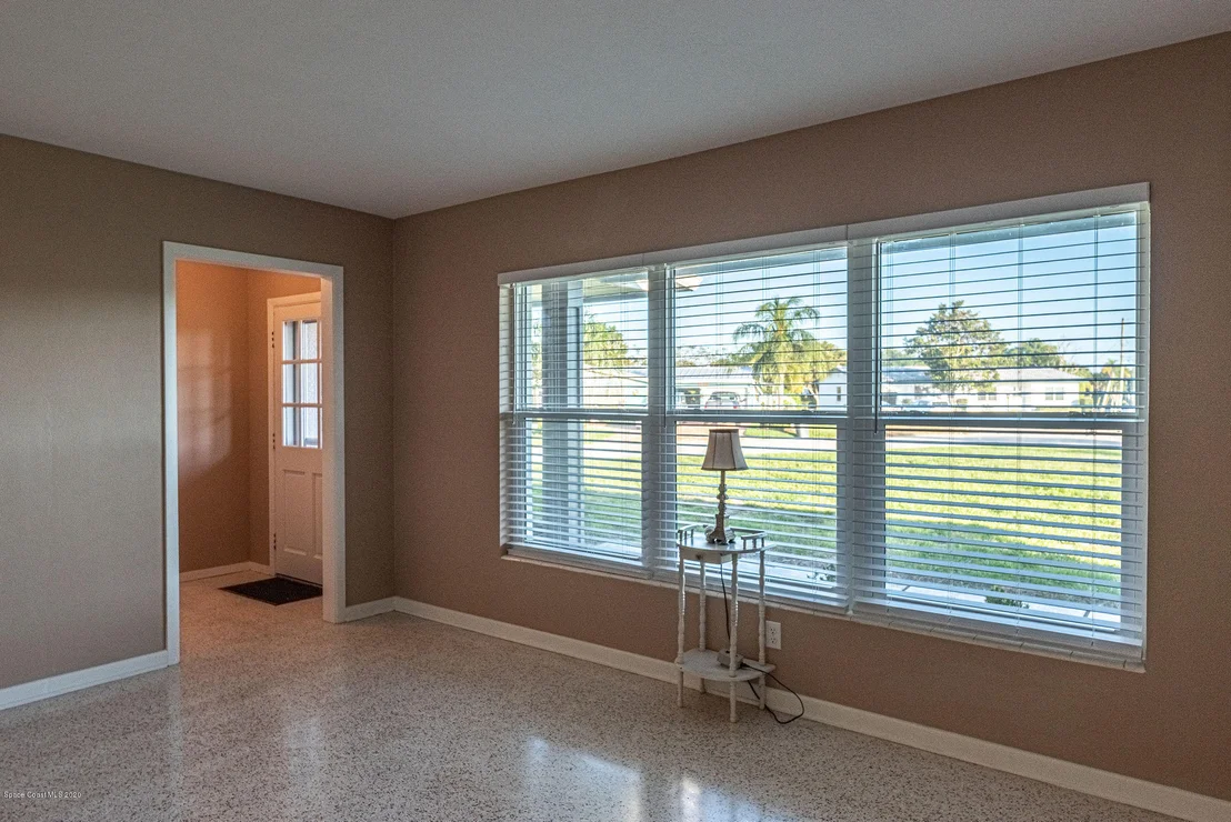 Photo of 1184 E Sun Circle