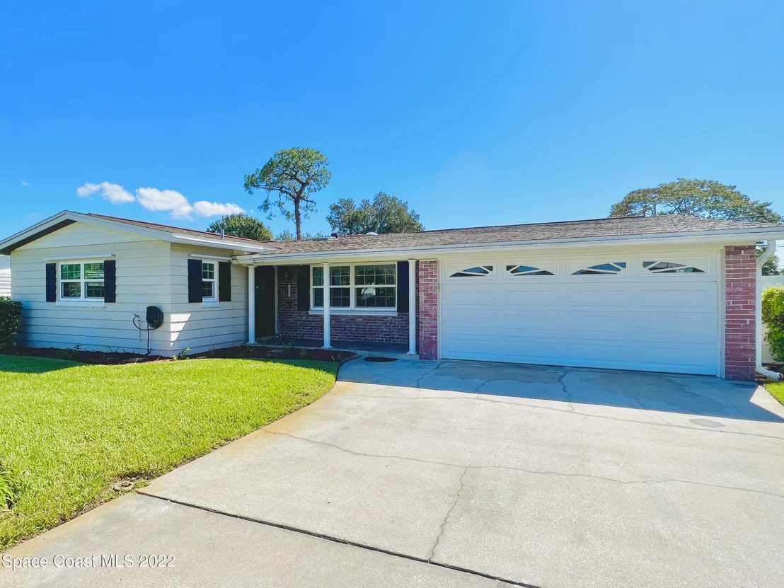 Photo of 977 Kings Post Road