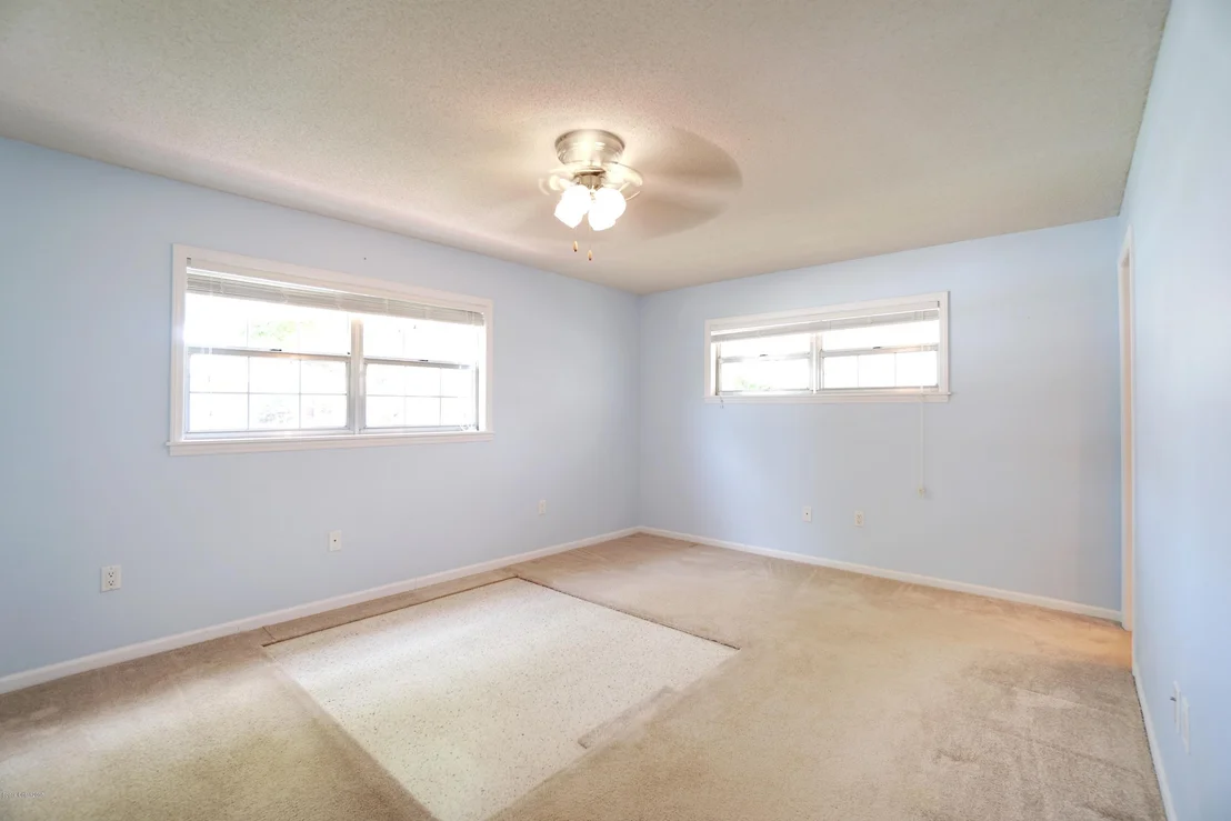 Photo of 913 Kings Post Road