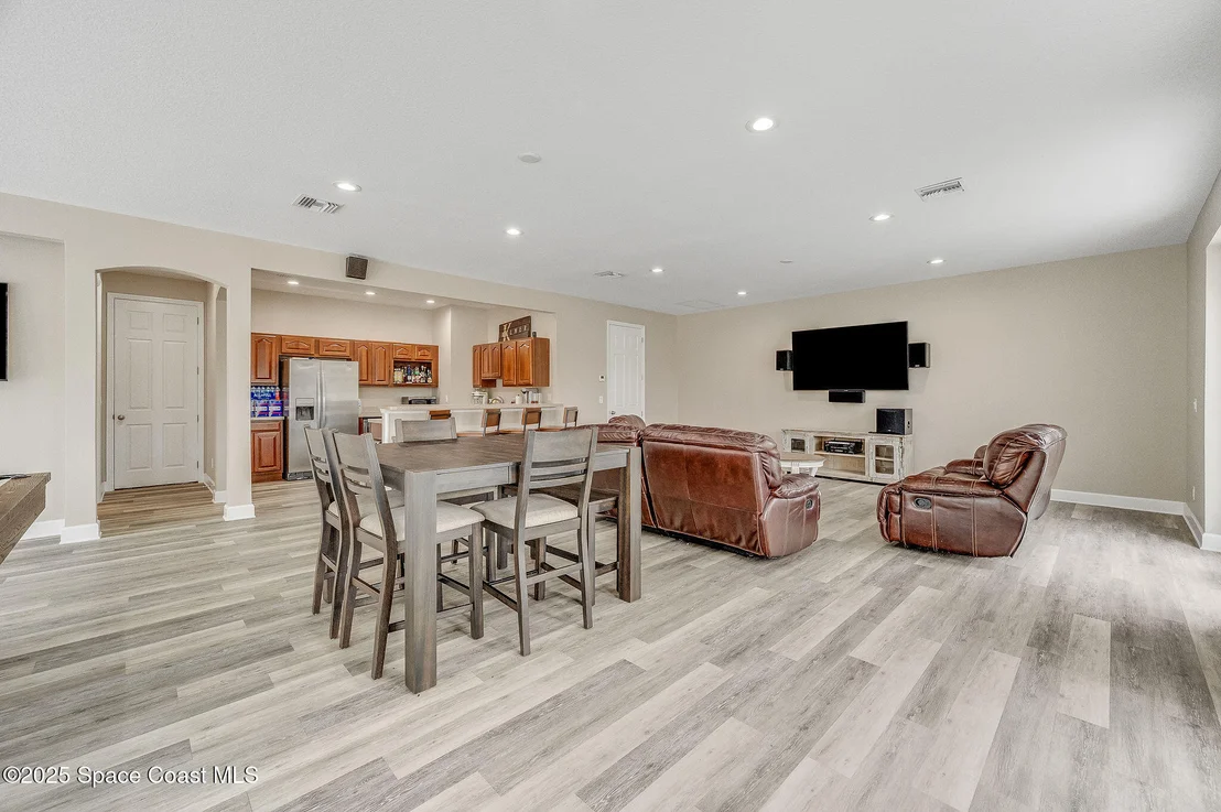 Photo of 4236 Hield Road NW