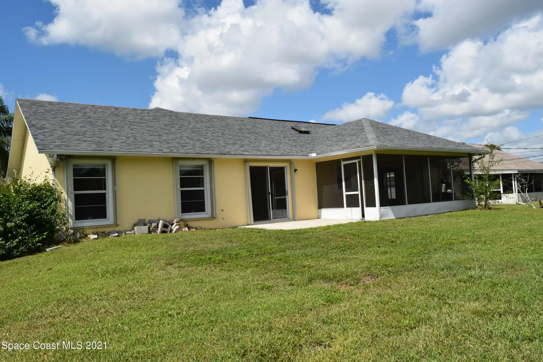 Photo of 816 Seven Gables Circle SE