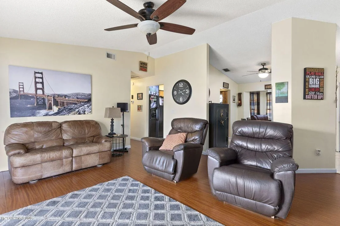 Photo of 823 Levitt Parkway