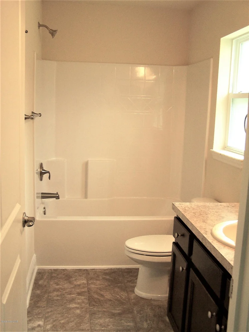 Photo of 1539 Summit Road SE
