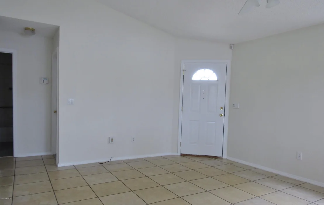 Photo of 975 Wateroak Drive NE