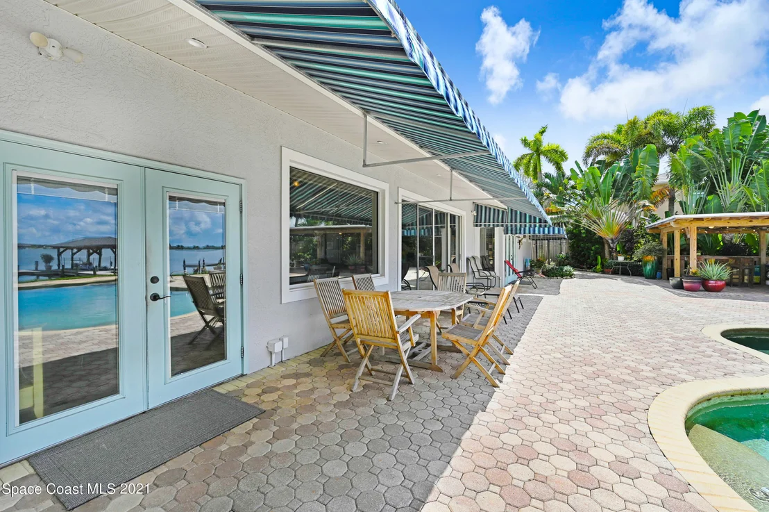 Photo of 600 N Riverside Drive