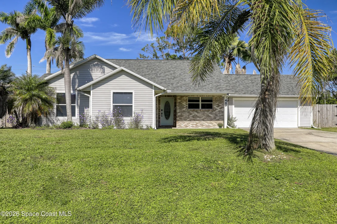Photo of 449 NE Gilbert Drive NE