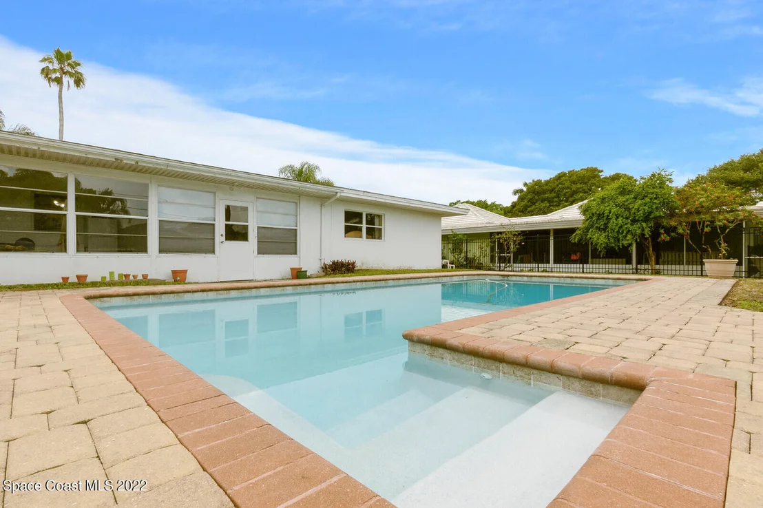 Photo of 306 Cocoa Avenue