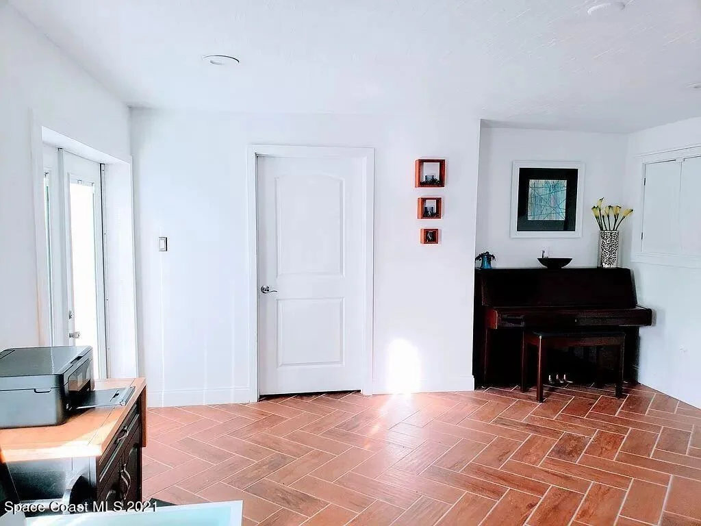 Photo of 546 Loveridge Drive