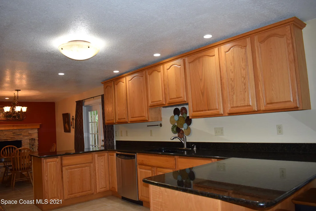 Photo of 895 Jefferson Road