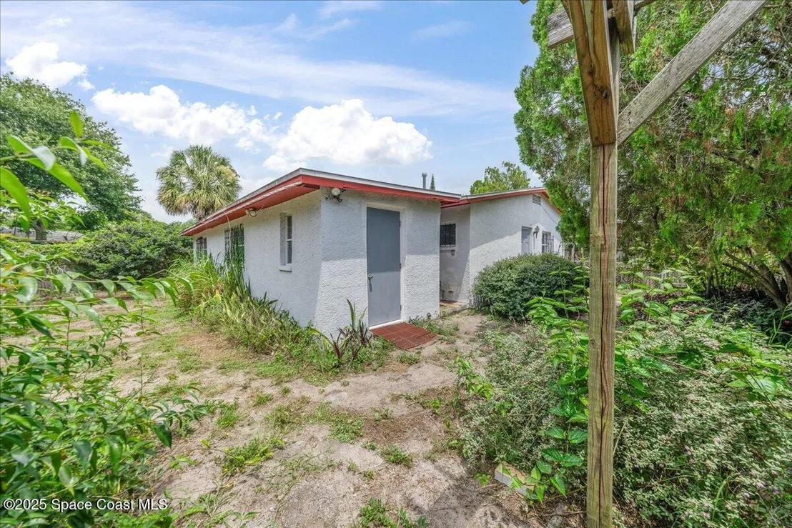 Photo of 979 Bouganvillea Drive