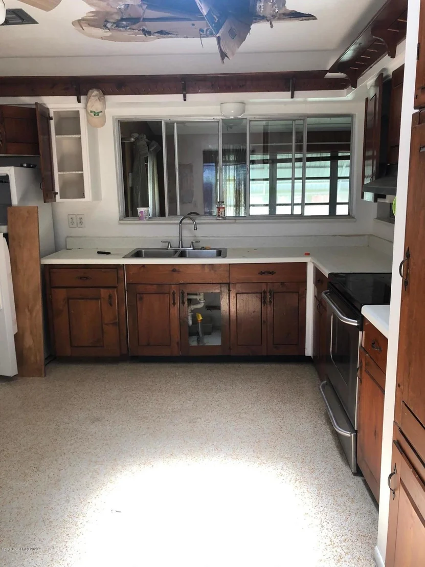 Photo of 703 Bianca Drive NE