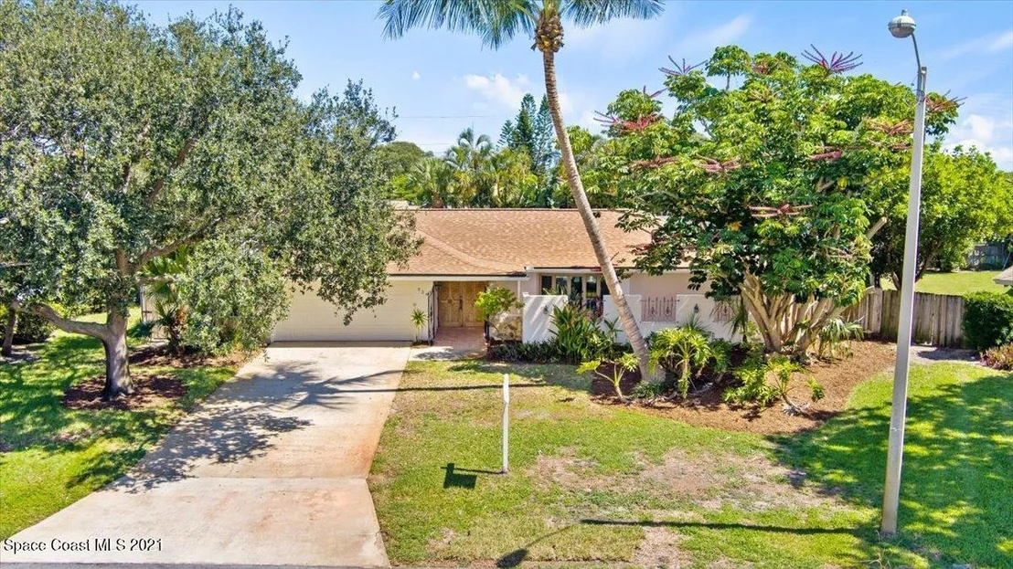 Photo of 528 Solitaire Palm Drive