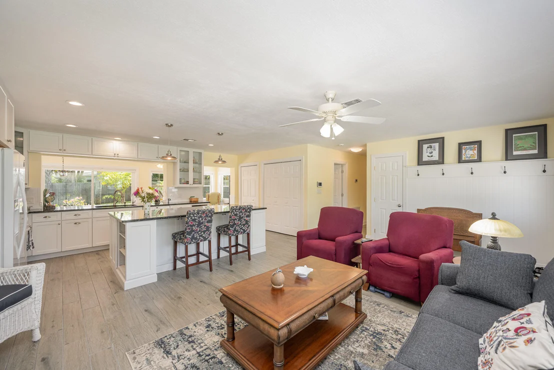 Photo of 949 W Whitmire Drive