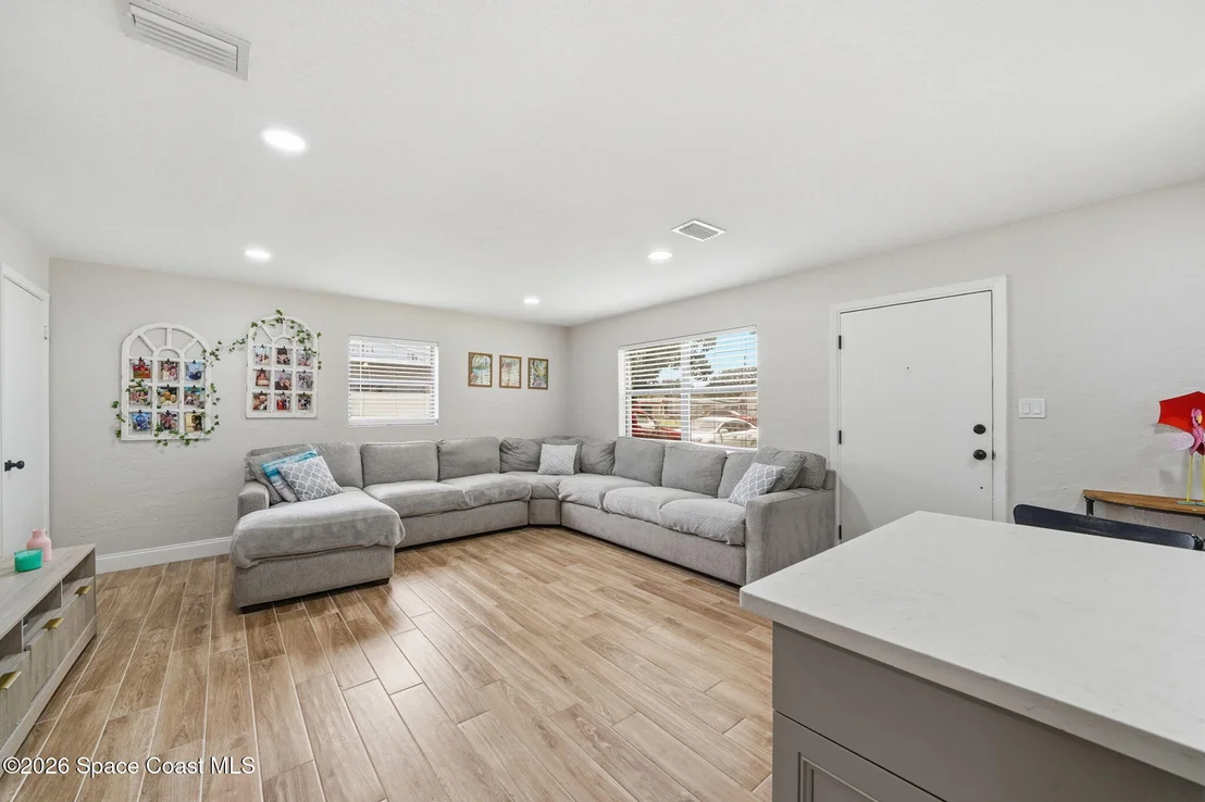 Photo of 2440 Warwick Road
