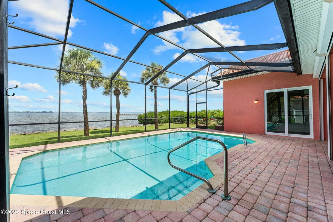 Photo of 327 Island Drive