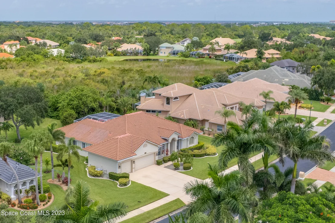 Photo of 844 Chatsworth Drive
