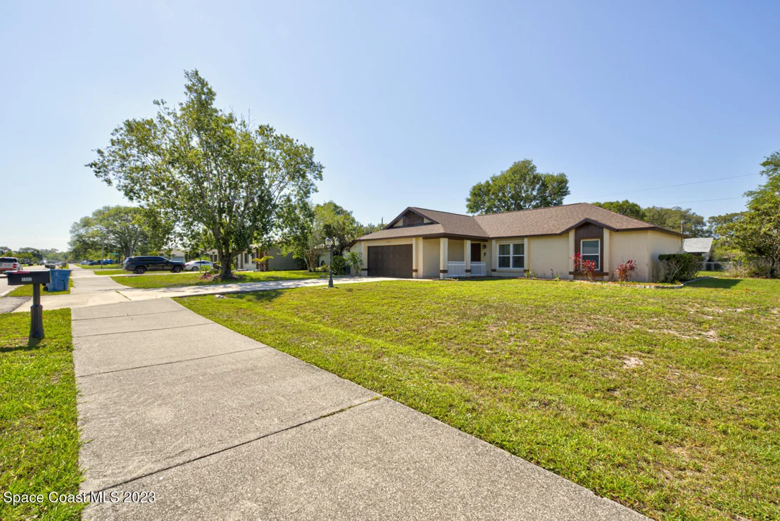 Photo of 1802 Fallon Boulevard NE
