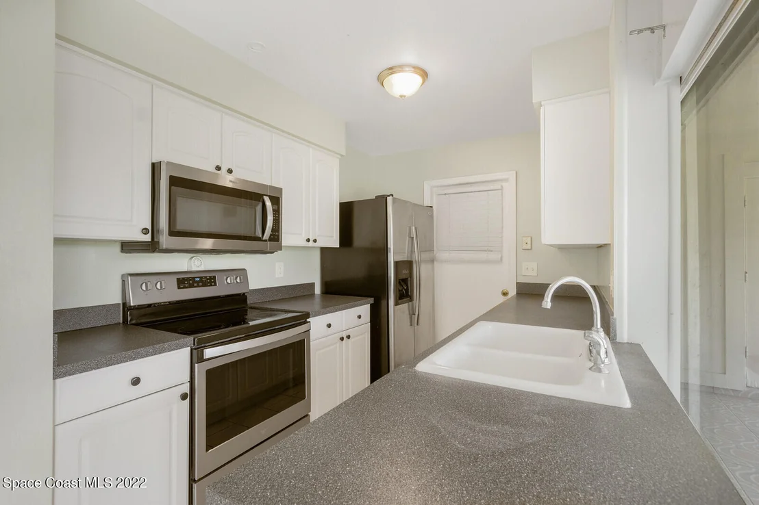 Photo of 3082 Edgewood Drive NE