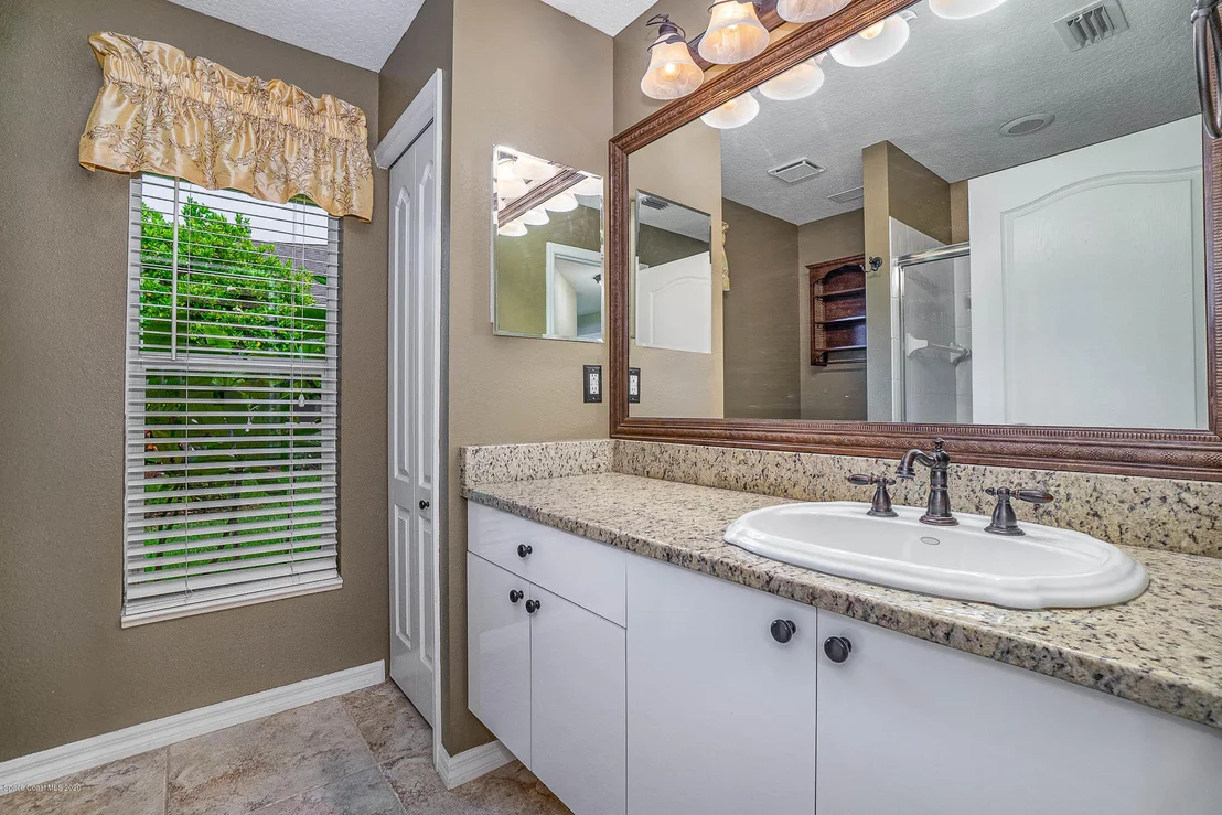 Photo of 925 Wildwood Drive