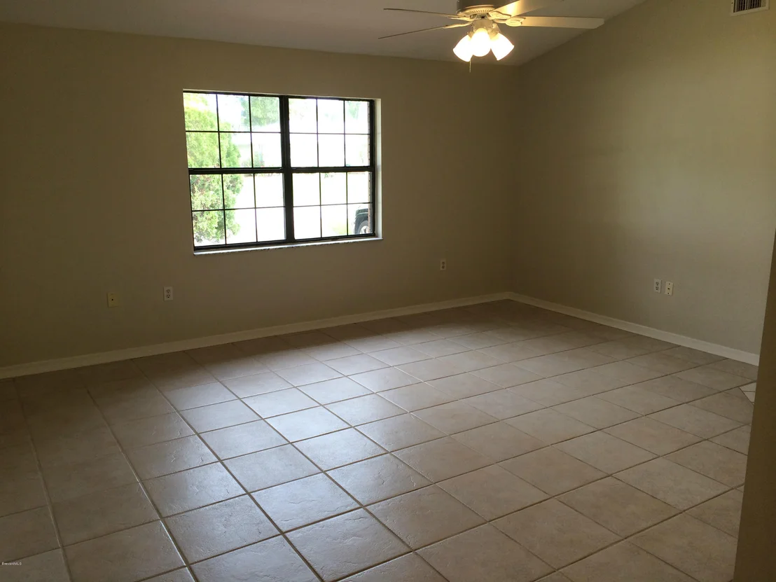 Photo of 6946 Bayfront Road