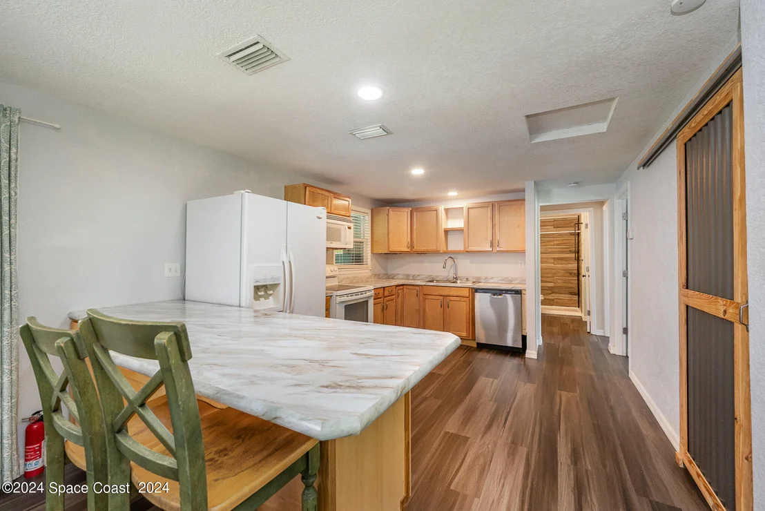 Photo of 6434 Cable Avenue