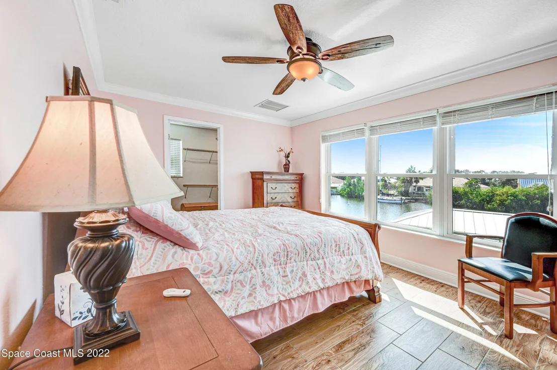 Photo of 414 Thrush Drive