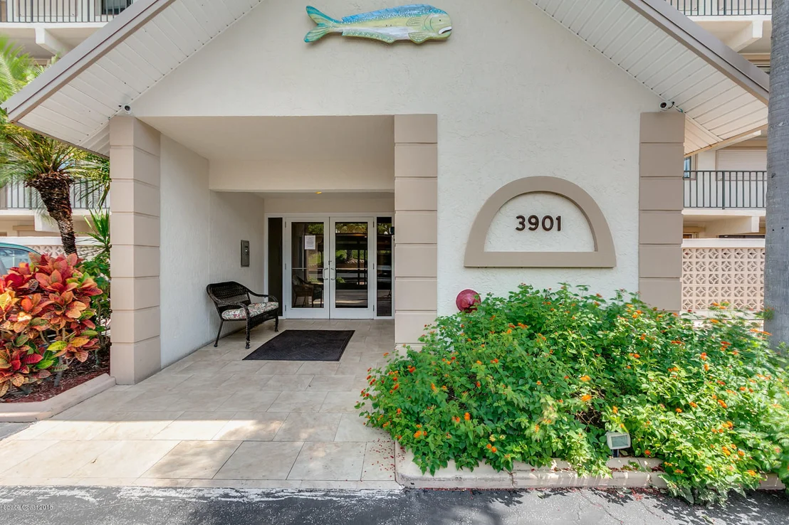 Photo of Unit 306 at 3901 Dixie Highway NE