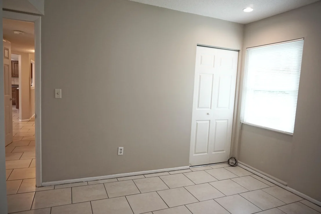 Photo of 971 Fulton Lane NE