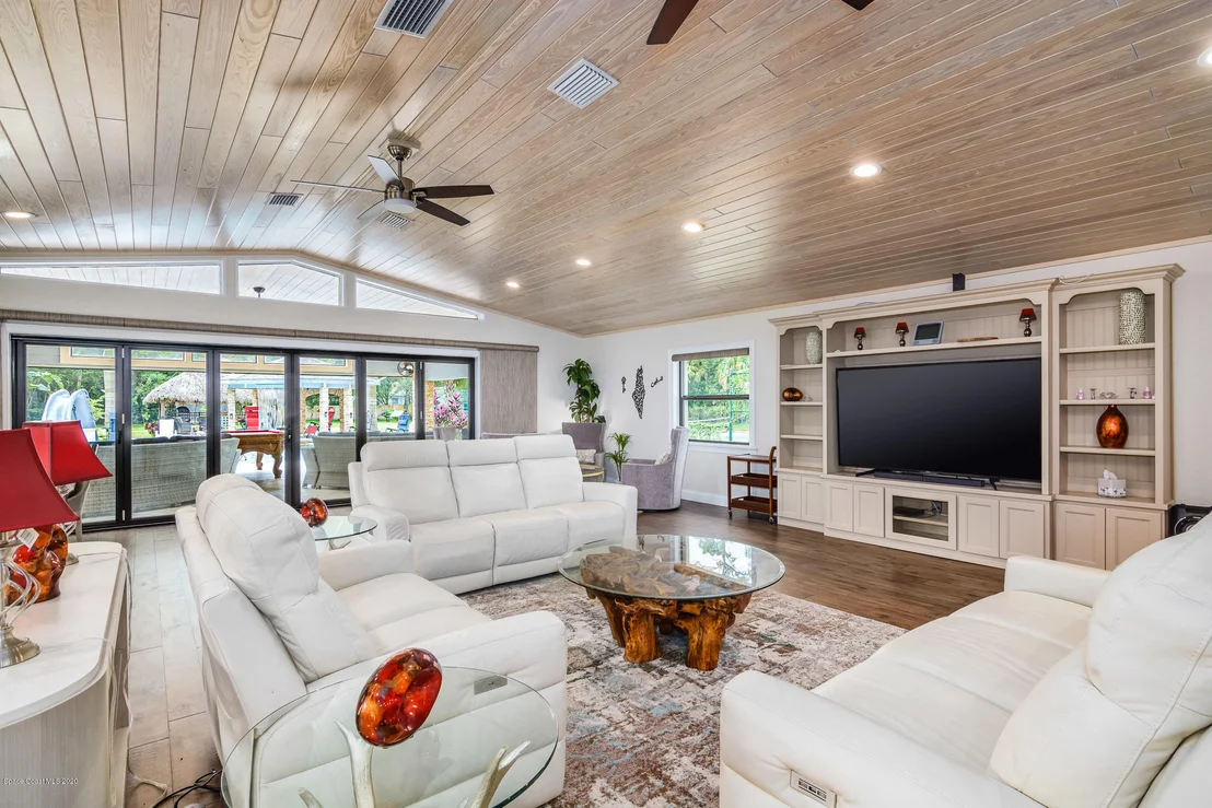 Photo of 4085 Lake Washington Road