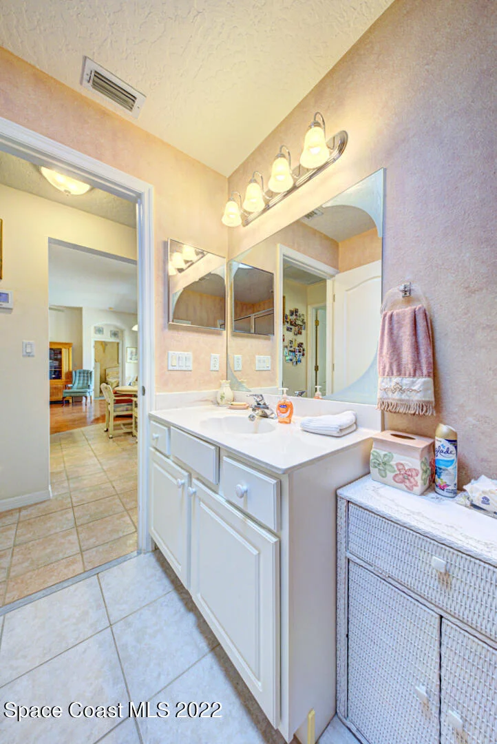 Photo of 5948 Newbury Circle
